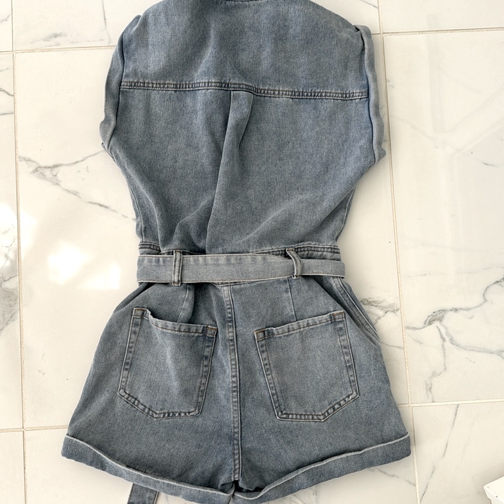 Flawless denim romper with tie waist and capped sleeves. Size XS - Picture 6 of 6